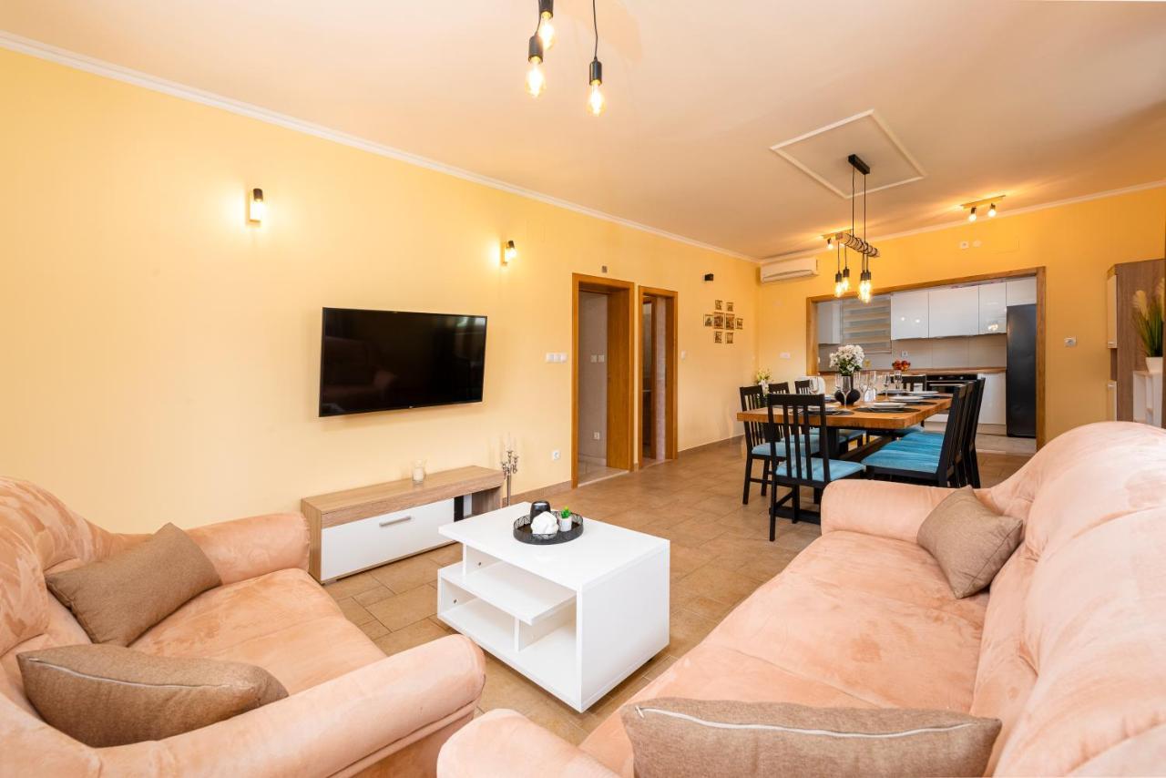 Vila Vergatum-Privacy,Gym,Billiards,Table Tennis Donji Brgat Exteriér fotografie